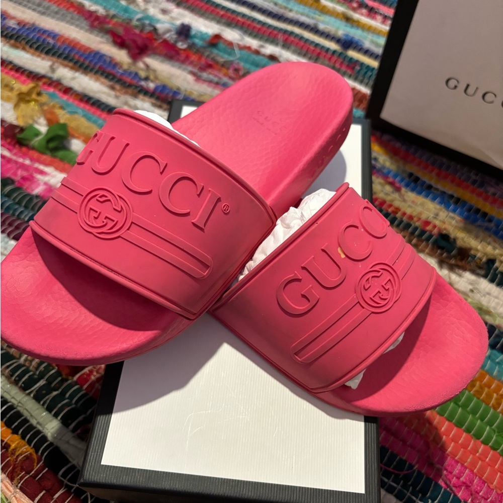 100%. AUTHENTIC GUCCI SANDALS. $120 or best offer.